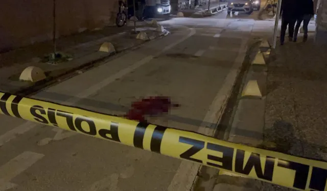 Eskişehir'de Kız Kavgası: 4 Yerinden Bıçaklanan Genç Ağır Yaralandı