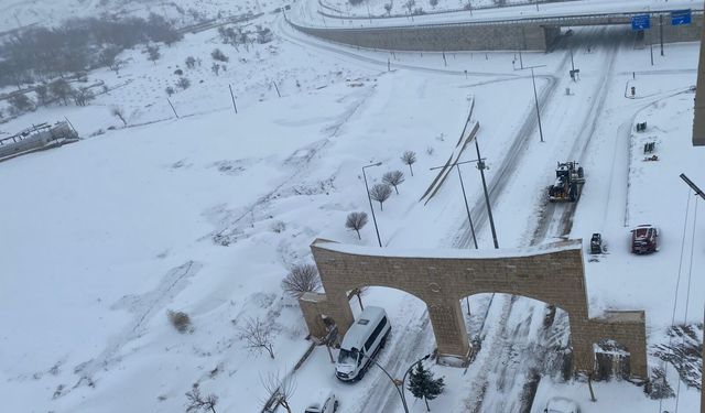 Batman’da 3 Köy Hariç Tüm Yollar Kapandı, Uçuşlar İptal