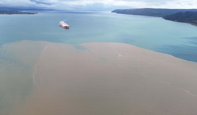 Çanakkale Boğazı'nda Deniz Kahverengiye Büründü