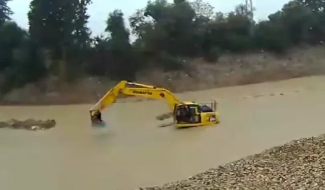 Mersin’de Otomobil Çaya Düştü, Sürücü Son Anda Kurtarıldı