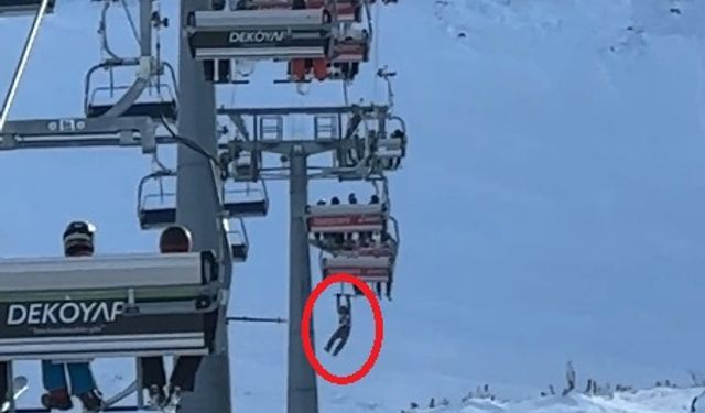 Snowboardını Kurtarmaya Çalışırken Telesiyejde Askıda Kaldı