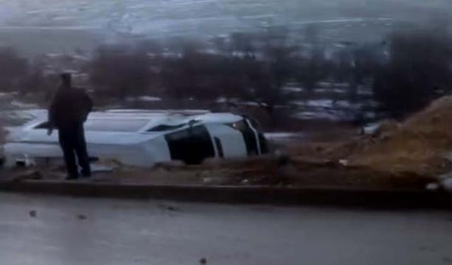 Gaziantep’te İşçileri Taşıyan Minibüs Devrildi: 10 Yaralı