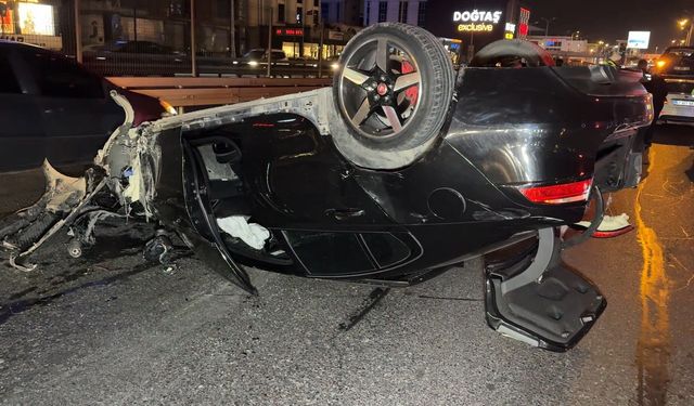 İstanbul Avcılar’da Otomobil Takla Attı, Sürücü Olay Yerinden Kaçtı