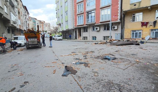 İstanbul Gaziosmanpaşa’da Çatı Uçtu: 1 Kişi Yaralandı