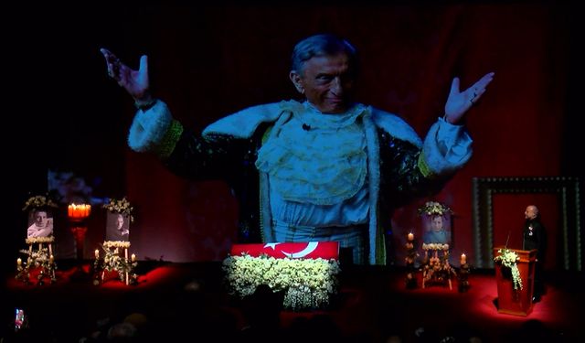 Haldun Dormen İçin Muhsin Ertuğrul Sahnesi’nde Tören Düzenlendi