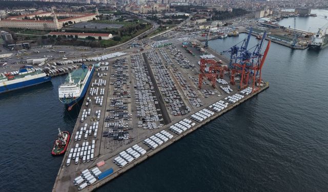 Haydarpaşa Limanı’nda Binlerce Sıfır Otomobil Havadan Görüntülendi