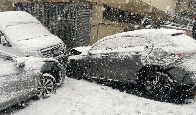 Kağıthane'de Çocuk Otomobilin Altında Kalmaktan Kıl Payı Kurtuldu