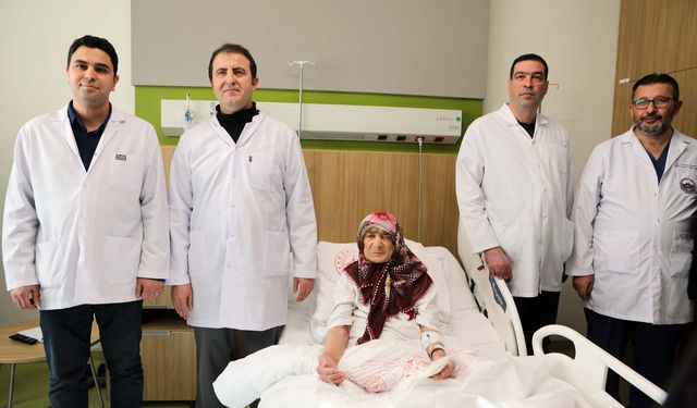 Karnından 4,5 Kiloluk Kitle Ameliyatla Çıkarıldı