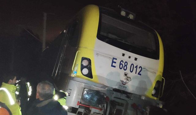 Tren Kazası Sonrası Lokomotif 13 Saatte Rayına Yerleştirildi