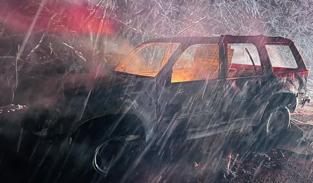 Hareket Halindeki Cip Alev Aldı, Kullanılamaz Hale Geldi