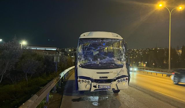 Kocaeli’de TEM Üzerinde Minibüs-TIR Çarpışması: 6 Yaralı