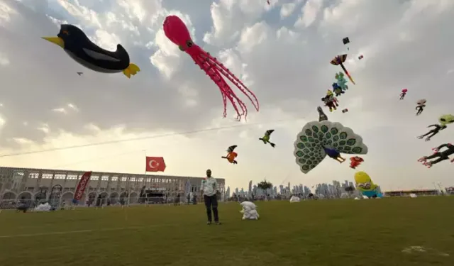 Dünya Birincisi Tavus Kuşu Uçurtması Katar Semalarında