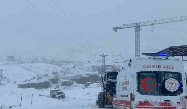 Tunceli’de Mezradaki Hasta Yoğun Çalışmayla Hastaneye Sevk Edildi