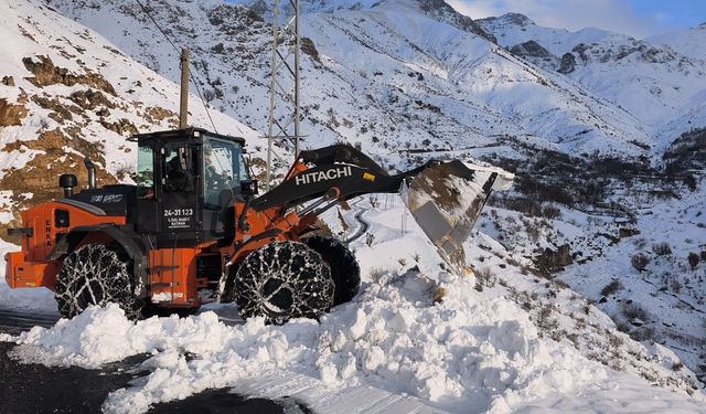 Zorlu Kış Koşullarında Açılan Yollar Hayat Kurtarıyor