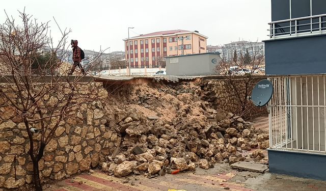 Adıyaman’da İstinat Duvarı Çökmesi Paniğe Neden Oldu