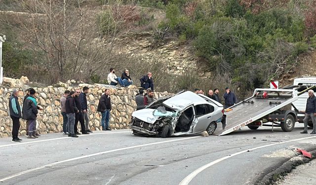 Antalya Alanya’da Freni Boşalan TIR 2 Otomobile Çarptı: 1 Ölü, 3 Yaralı