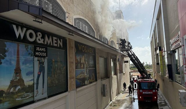 Alışveriş Merkezinde Çıkan Yangın Kontrol Altına Alındı