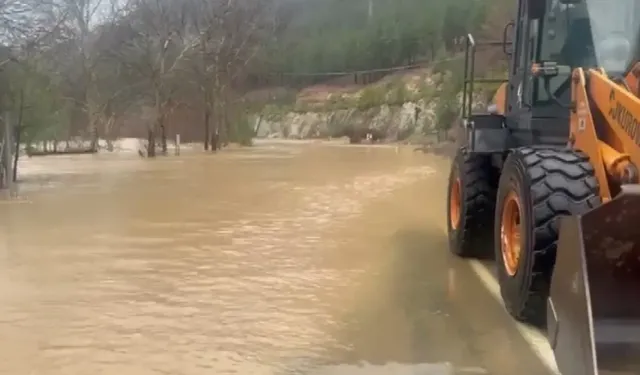 Adana’da Heyelan Nedeniyle Kapanan Feke-Saimbeyli Yolu Açıldı
