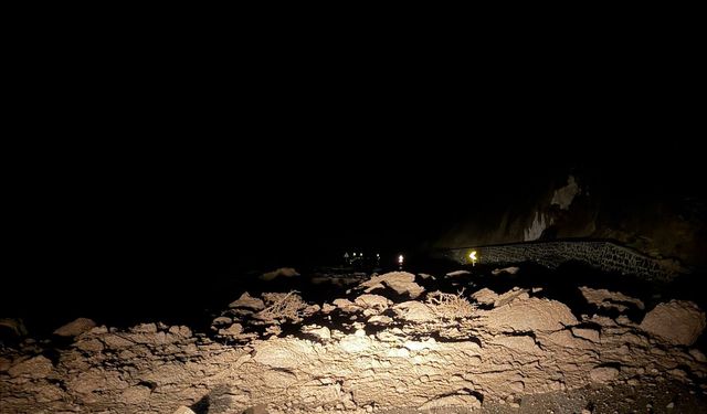 Bolu’da Yağmur Heyelana Neden Oldu, İlçe Yolu Kapandı