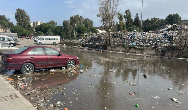 İzmir Buca’da Şantiye Atıkları Sağanakta Yola Taştı