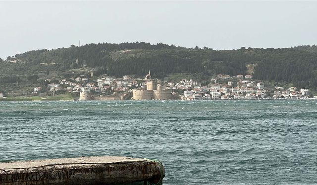 Çanakkale Boğazı Fırtına Nedeniyle Ulaşıma Kapatıldı