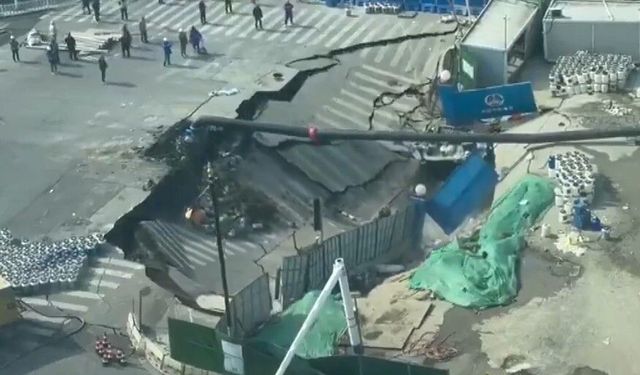 Metro İnşaatında Yol Çöktü: Çin’de Panik