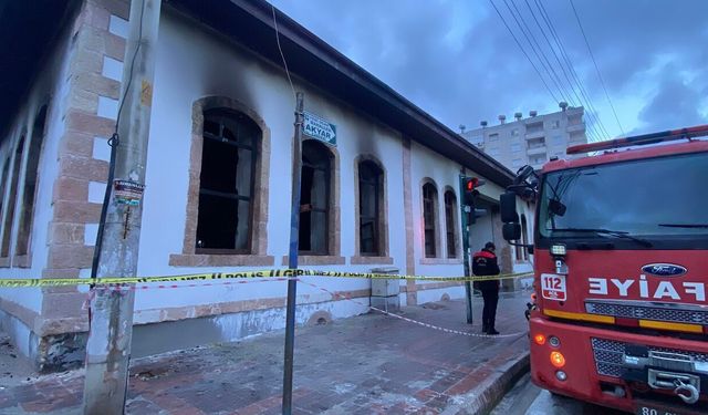 115 Yıllık Okulda Restorasyon Sırasında Yangın