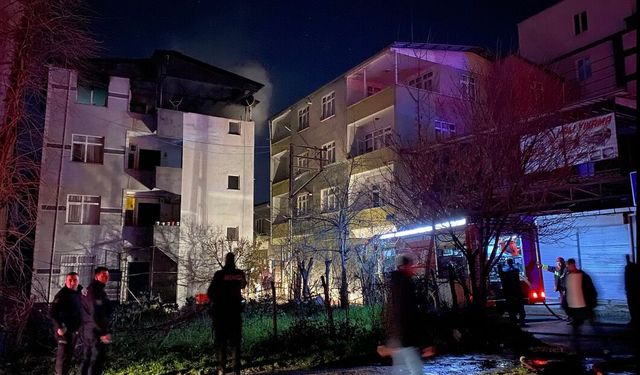 Evindeki Yangına Müdahale Eden Kişi Hastanelik Oldu