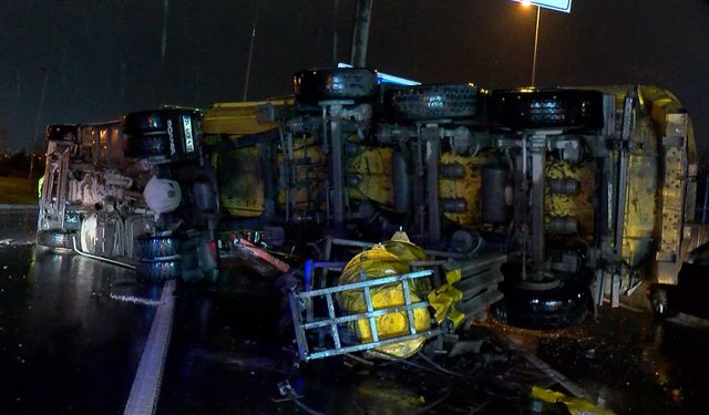 Kaza Yapan Şoföre Yardım Etmek İsteyen Sürücüye Otomobil Çarptı