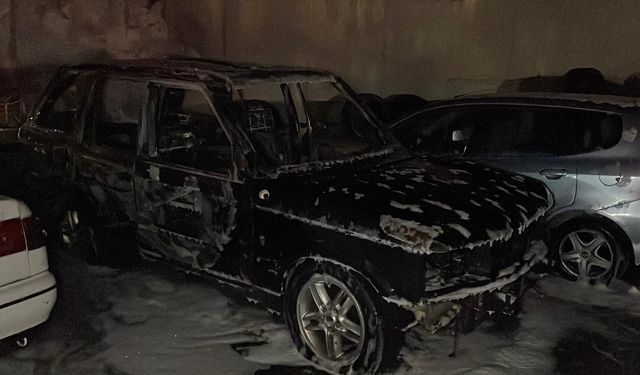 Isınmak İçin Ateş Yaktı, 5 Araç Zarar Gördü