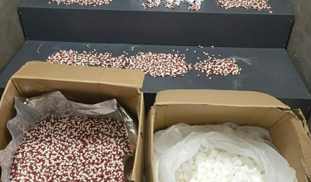 İzmir’de 104 Bin 40 Adet Sentetik Ecza Ele Geçirildi