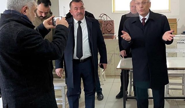 Rektörden Gençlere Kritik Uyarı:Dinamit Üzerinde Oturuyoruz