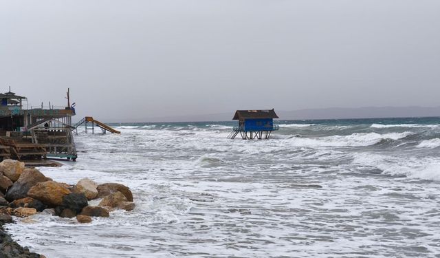 Saros Körfezi'nde Fırtına Dev Dalgalar Oluşturdu
