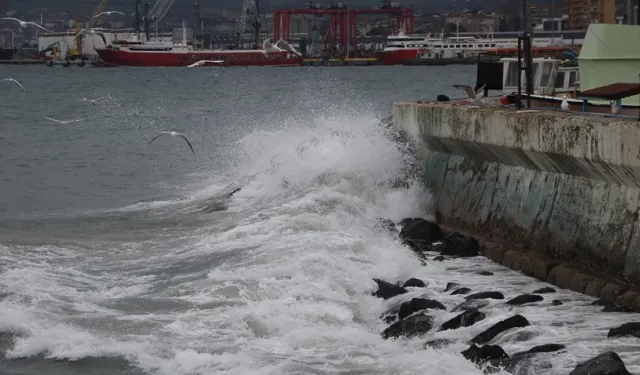 Tekirdağ'da Deniz Ulaşımına Lodos Engeli!