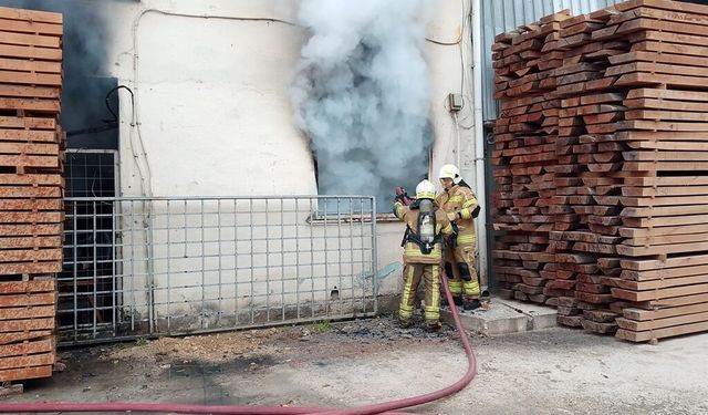Kereste Deposundaki Yangını Söndürmek İsterken Yaralandı