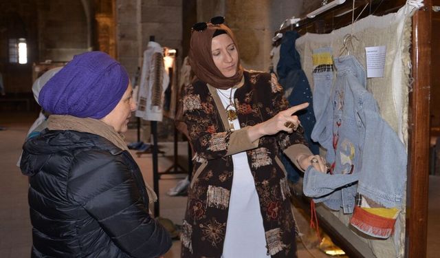 Geleneksel Ehram Modern Dokunuşla Kot Cekete Dönüştü