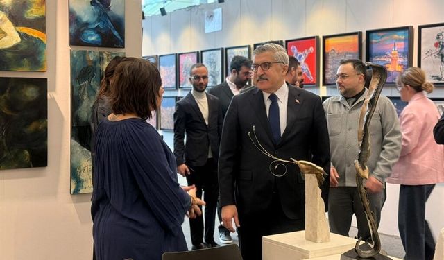 Sanatın Kalbi Başkentte Atıyor: AK Parti'li Yayman Fuarı Gezdi