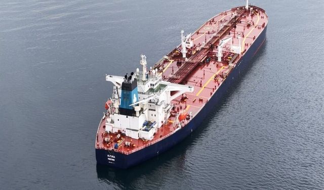 Saldırıya Uğrayan Tanker Türkeli Demirleme Sahası'na Çekildi