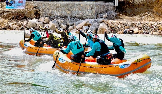 Rafting Tutkunları Munzur Nehri'nde Buluştu