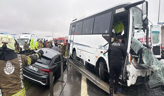 Kuzey Marmara Otoyolu’nda Polis Servisi Kaza Yaptı: 17'si Polis 30 Yaralı, Bir Polis Hayata Döndürüldü
