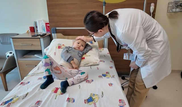 3 Yaşındaki Nuryiğit Karaciğer Nakliyle Hayata Tutundu