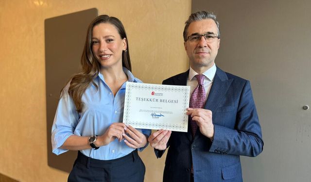 Vergi Haftasında Serenay Sarıkaya’ya Teşekkür Belgesi