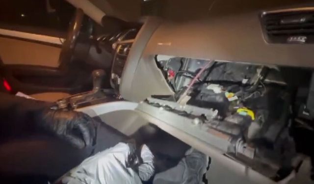 Ankara'da Otomobilin Gizli Bölmesinde Silah ve Yasaklı Madde Ele Geçirildi