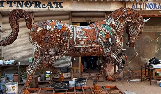 Hatay İskenderun'da Tarihî Buluşma: Bukefalos Heykeli Sergileniyor