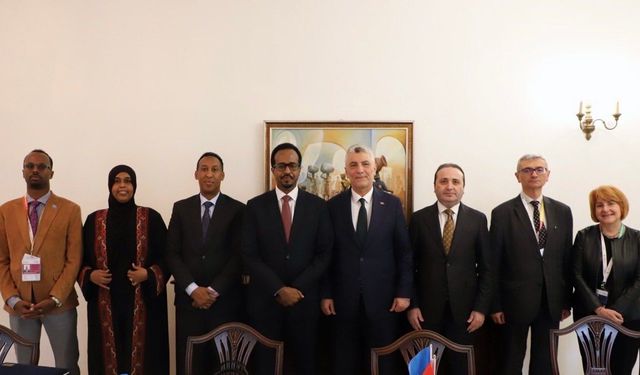 Bakan Bolat, Somalili Mevkidaşı Hassan İle Görüştü