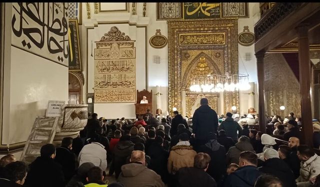 Bursa'da 626 Yıllık Ulu Cami’de Bayram Namazı Kılındı