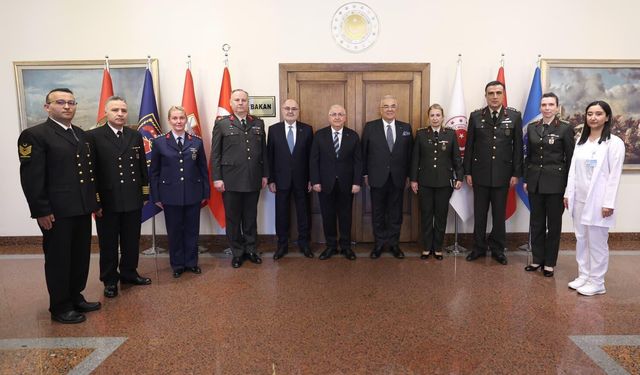 Bakan Güler MSB Sağlık Çalışanlarıyla Buluştu, Görüşmeler Yaptı