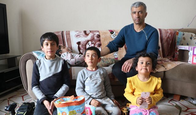 Hakkari'de Biri Engelli 4 Evladına Hem Anne Hem Babalık Yapıyor