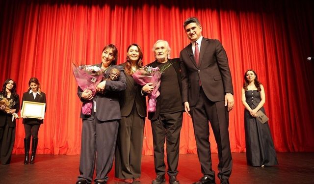 Dünya Tiyatro Günü’nde Anlamlı Kutlama: İsmail Dümbüllü Geleneği Yaşatıldı