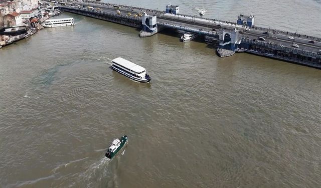 İstanbul'da Yağan Yağmurun Ardından Haliç Kahverengi Oldu
